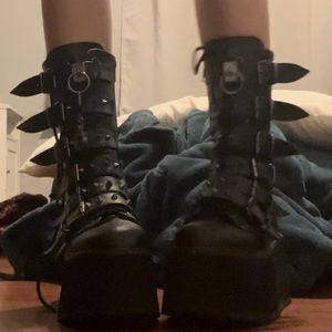 demonia dammed-225 in a size 8, they’ve been worn about 10 times